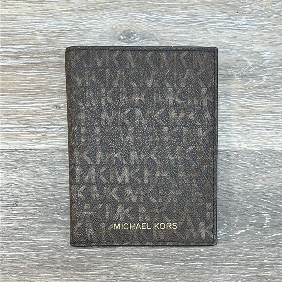 *Michael Kors brown jet set passport holder wallet - Picture 1 of 7